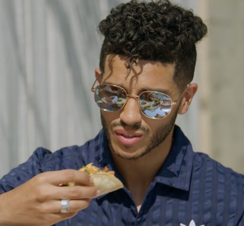 billharris_tv's tweet photo. From "dirty, gnarly burgers" that taste just like meat, to vegan pastries that are great for a treat, @MenaMassoud plants his flag with #EvolvingVegan Story: https://t.co/XGE96iVKvK Debuts Thursday @CTVLife @CTV_PR @Crave_PR @CraveCanada @thelede_ca #MenaMassoud https://t.co/i412uOvoad