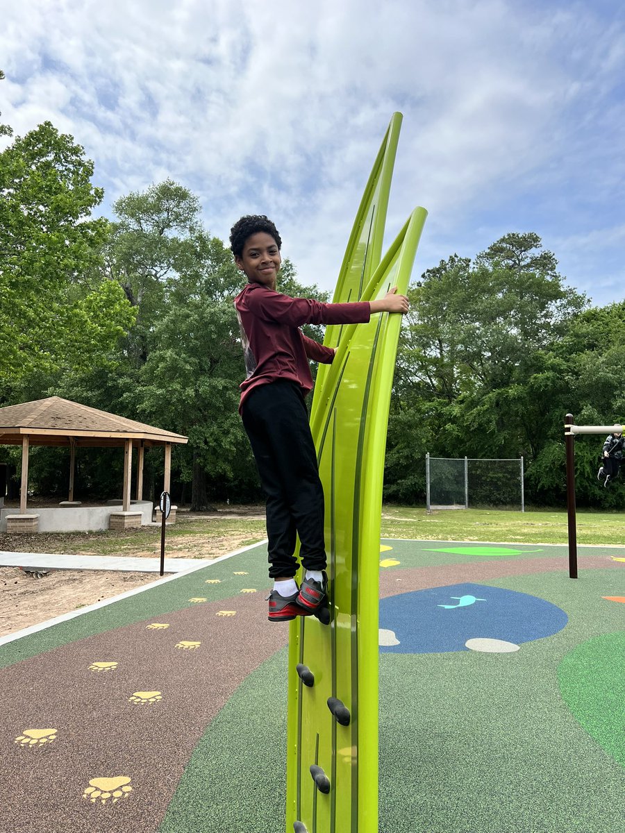 Beaudoin4th_EGE's tweet photo. We love our new playground! @HumbleISD @ege_Jackson @HumbleISD_EGE @ElizabethFagen #egeglows https://t.co/1JslW79Hh9