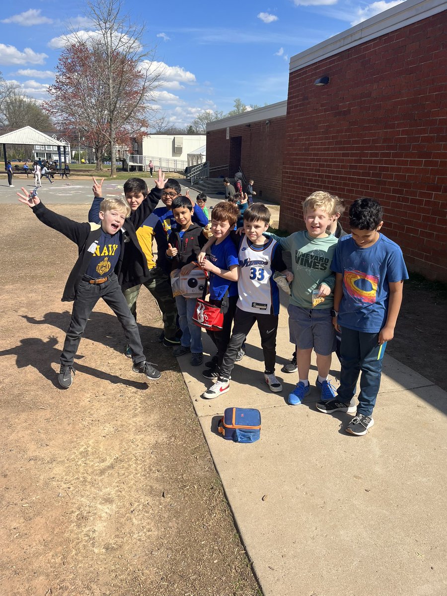 MsLenowicz3rd's tweet image. Beautiful day for snack outside! ☀️☀️