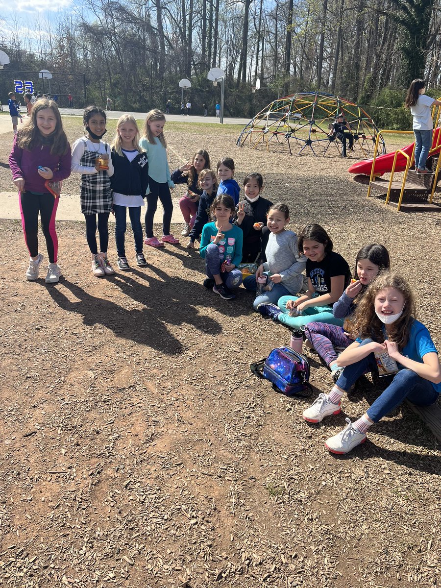 MsLenowicz3rd's tweet image. Beautiful day for snack outside! ☀️☀️