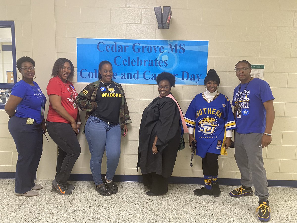 MiddleCedar's tweet photo. It’s College and Career Day in #DCSDCollegeDay @DeKalbSchools @DCSDRegionVII I’m representing my Alma Mater, #AAMU , Alabama A&amp;M University! Go Bulldogs! @aamuedu @AAMU_Alumni @AAMUAlumniTweet @DeKalbSchools @DCSDRegionVII https://t.co/3LgoDj9nIQ