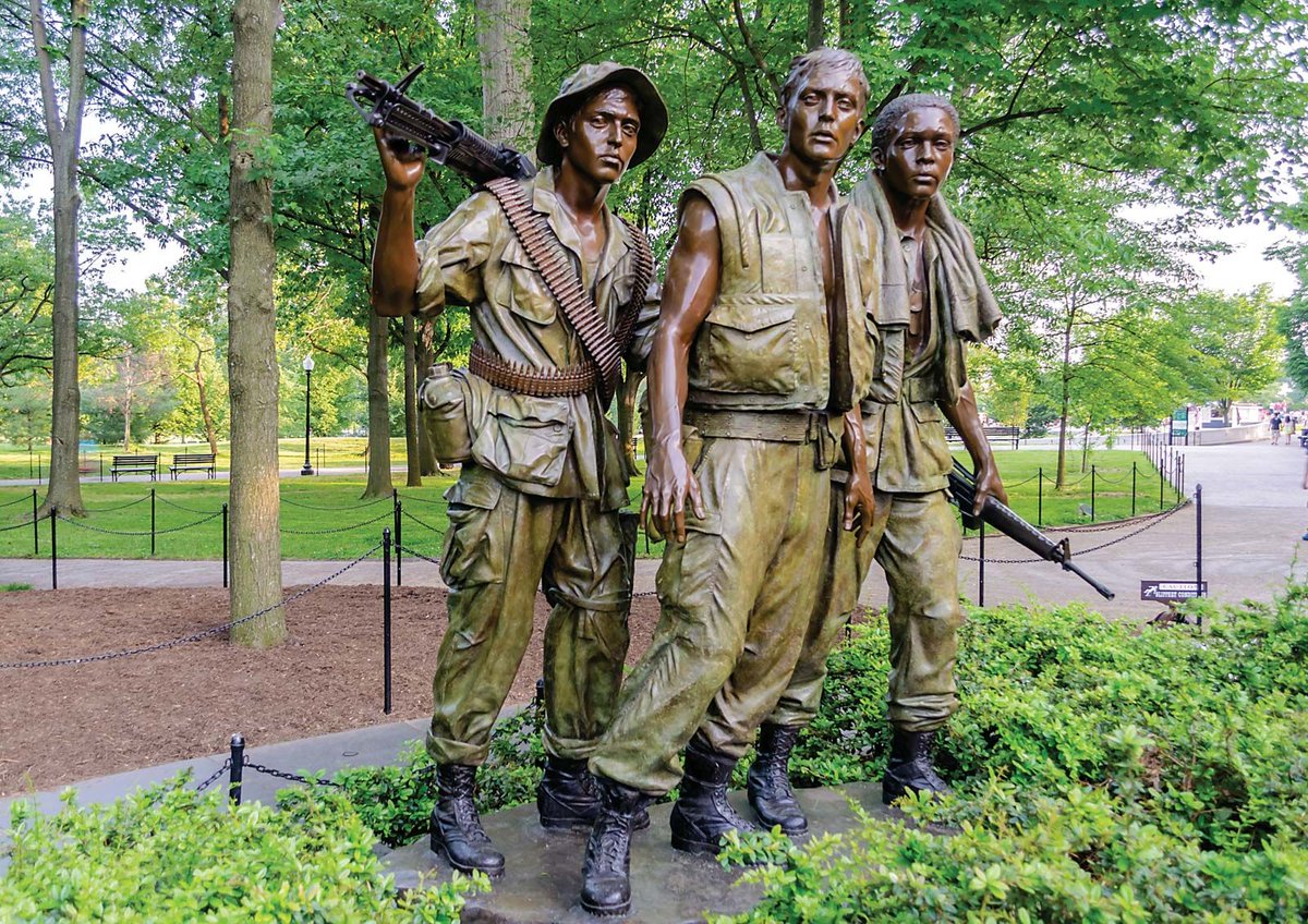 Memorial wall and sculptures dedicated to Vietnam veterans soldiers 'The 3 Soldiers' and the Women's Vietnam Memorial, Arlington National Cemetery. #NationalVietnamWarVeteransDay 🙏🇺🇲✝️🙏