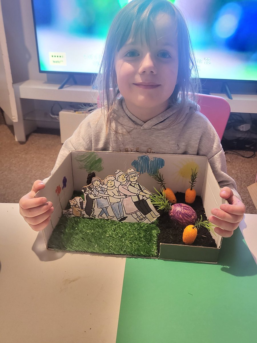 natalief1986's tweet photo. @MundellaRockets Amelia is so excited about Easter. She has loved decorating her Easter bonnet and egg in the theme of 'The enormous Turnip' she had a little help from mummy with cutting and the glue gun but loved all the colouring and playing with the soil🤣 🥚 https://t.co/dclXDgGsly