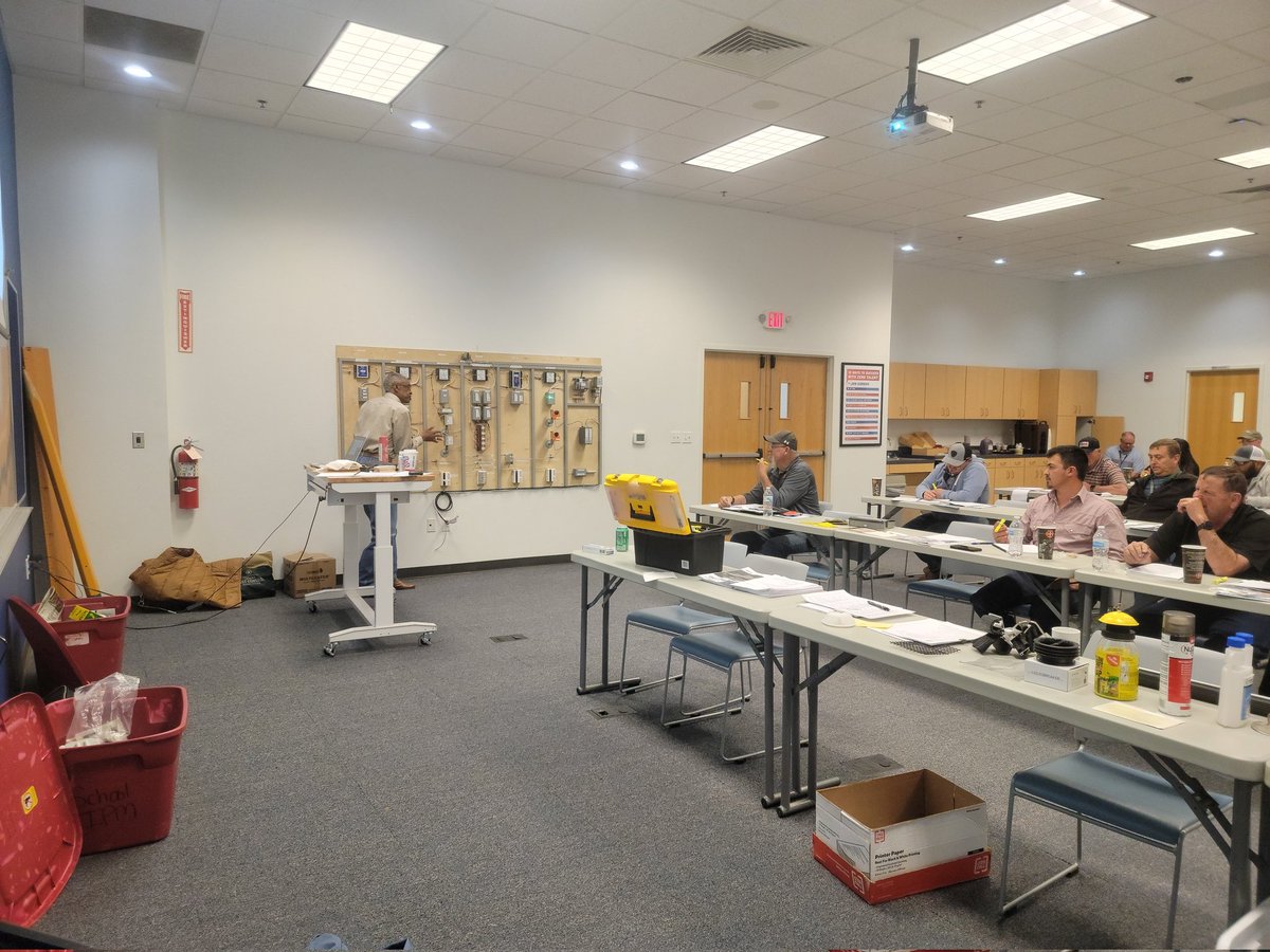 JanetDHurley's tweet photo. So happy to be at @LubbockISD holding our first #schoolIPM of the year. @txextension @TAMUBugs @TexasDeptofAg https://t.co/6JJNSczl3J