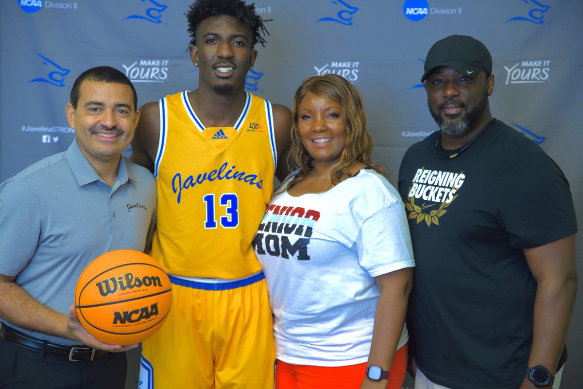 ZyonLittle's tweet photo. After a great visit and talk with @Coach_Estelle i am blessed to receive an offer from @JavelinaMBB 💙
#gojavs https://t.co/3BKujN4sBu