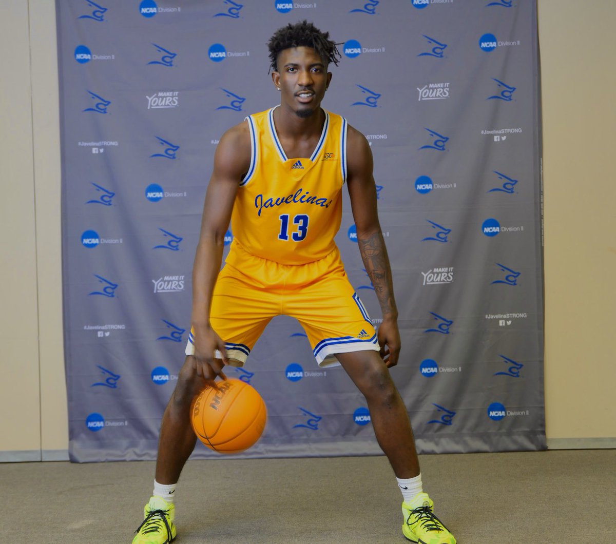 ZyonLittle's tweet photo. After a great visit and talk with @Coach_Estelle i am blessed to receive an offer from @JavelinaMBB 💙
#gojavs https://t.co/3BKujN4sBu