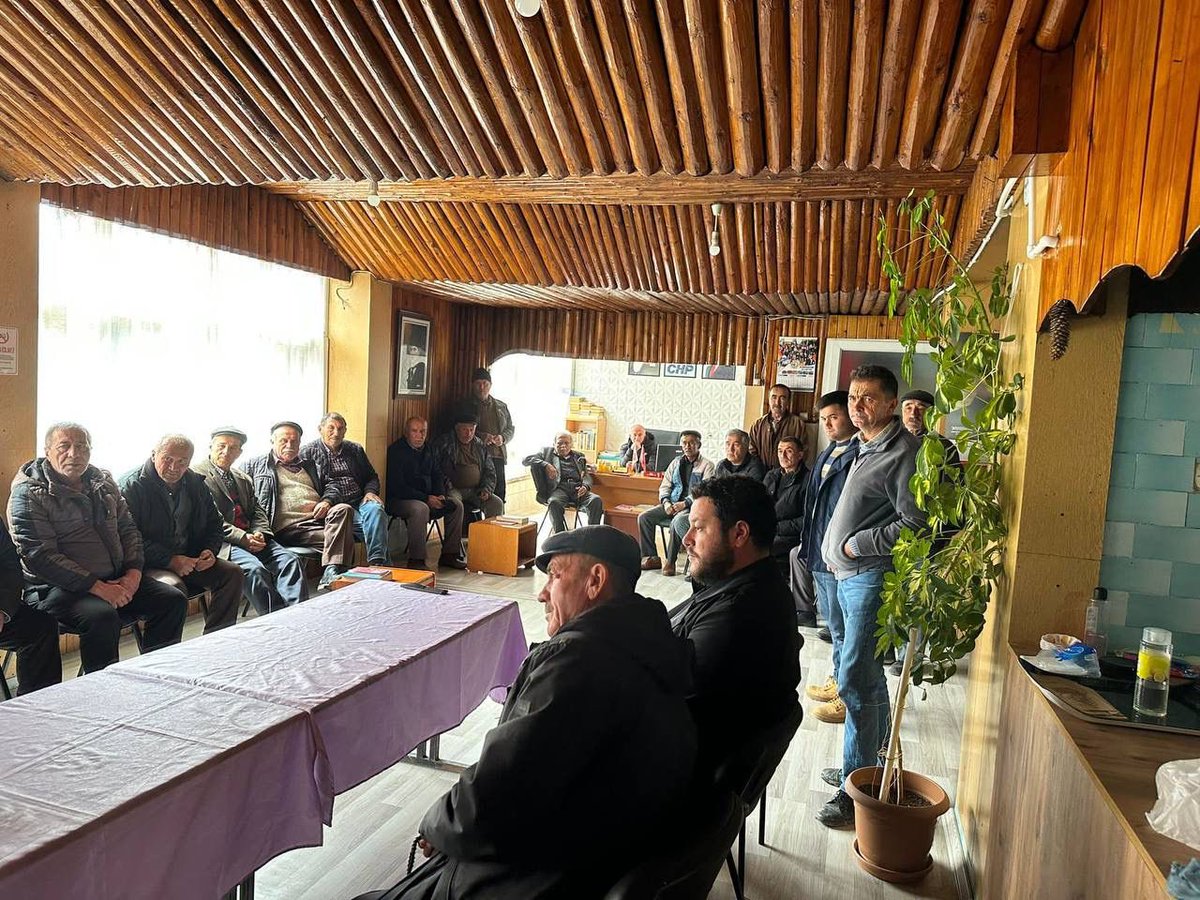 Seben CHP İlçe Başkanımız Sn. Latif Uymaz ve yönetimiyle bir araya geldik.Seben’in sorunlarını tartıştık, seçim sürecini değerlendirdik. Başta İlçe Başkanım olmak üzere Seben’de Cumhuriyet Halk Partisi bayrağına gönül ve emek vermiş tüm partililerimize teşekkür ediyorum.