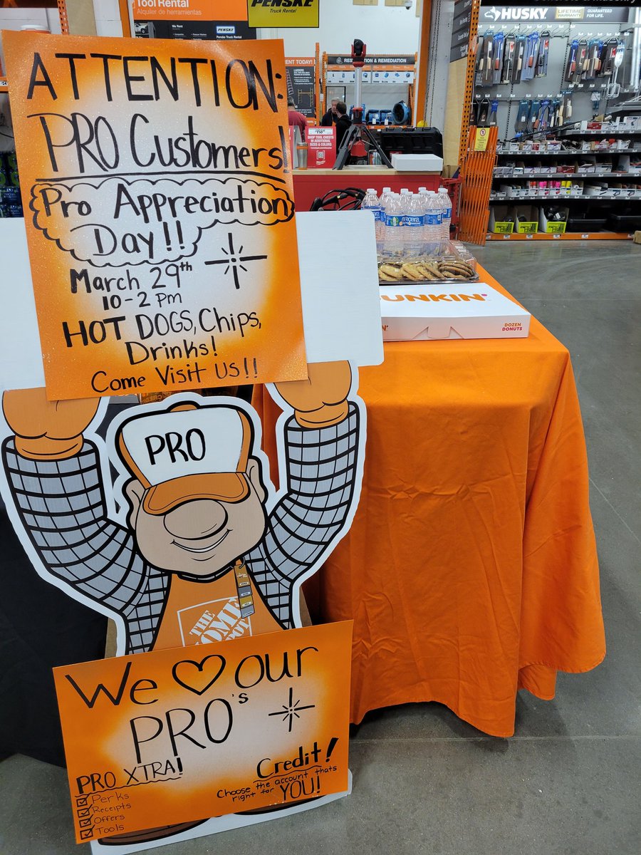 CoveredwIcing's tweet photo. Celebrating our Pros at 0735 today!! #proappreciation @DepotMatt @THDAlex1 @JasonGTaylor @BlakeOlivierHD https://t.co/Ytm7KMzwRd