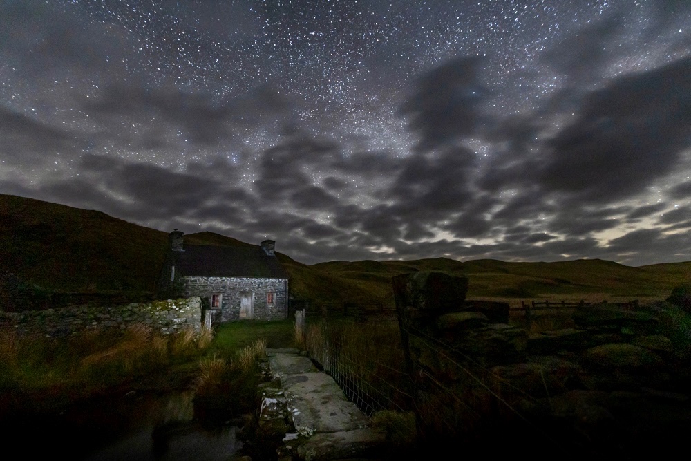 xSorchaLewisx's tweet image. The sky only cleared so briefly and I was pleased to get a token shot from my stay. Up early to head out surveying. @theelanvalley #claerwen