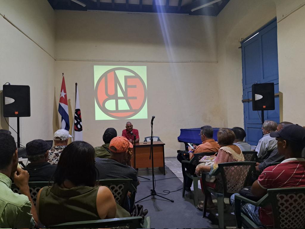 Schez_Ana_'s tweet photo. XIII Edición del Concurso "Felix B. Caignet". Con la Magistral conferencia de Luciano Castillo. Iluminando nuevamente nuestros clásicos de la pantalones grande. 
@uneacstgo1 
@laprofedice_pod 
@AmaliaArleen @ReneTrobajo 
@JessicaNuviola @UOCuba https://t.co/GG0MzMGDE6