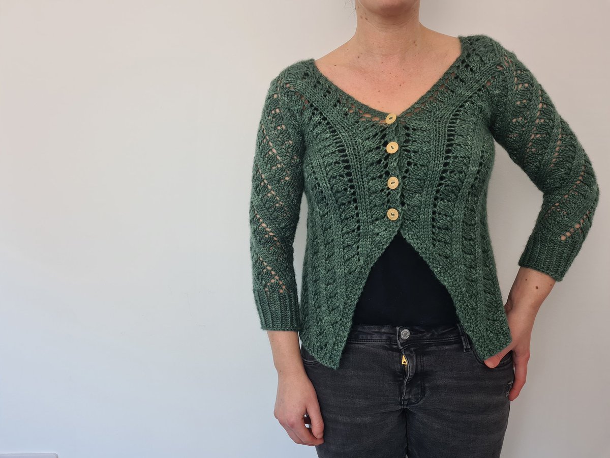 Littletheorem's tweet photo. New #TestKnit!! Looking for test knitters for my new Dairsie Aran Cardigan. Top down, seamless and there's 8 sizes. Sample knitted in gorgeous @edencottageyarns Bowland Aran.
Test is in my rav group (linktree link in bio) or pm me if you're #OffRav 😊
#KnittingTwitter https://t.co/99XhCYAwVc