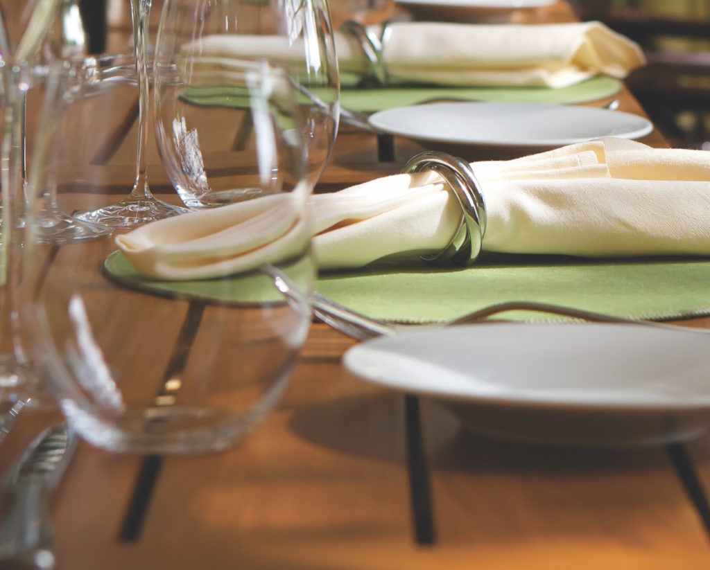 For decades, we've provided restaurants across #NewEngland with the most reliable #LinenRental programs around! We carry stylish tablecloths and napkins intended to dress up your dining room and impress your patrons. Request a quote for service today! generallinen.com/linen-rentals-…