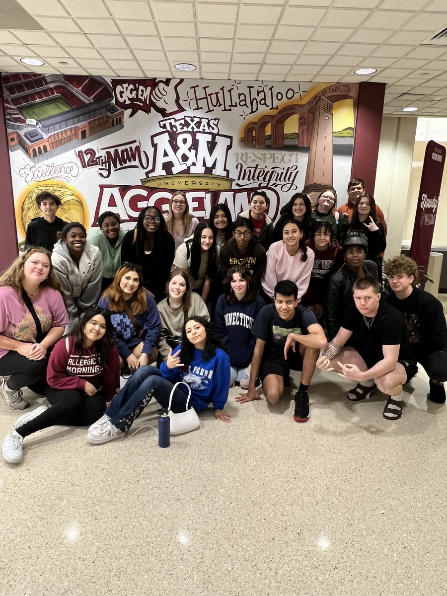 ChargerAvid's tweet photo. 3 schools … 2 days ! Kids are excited to start applying this summer ! https://t.co/TIe7Vg1fEb