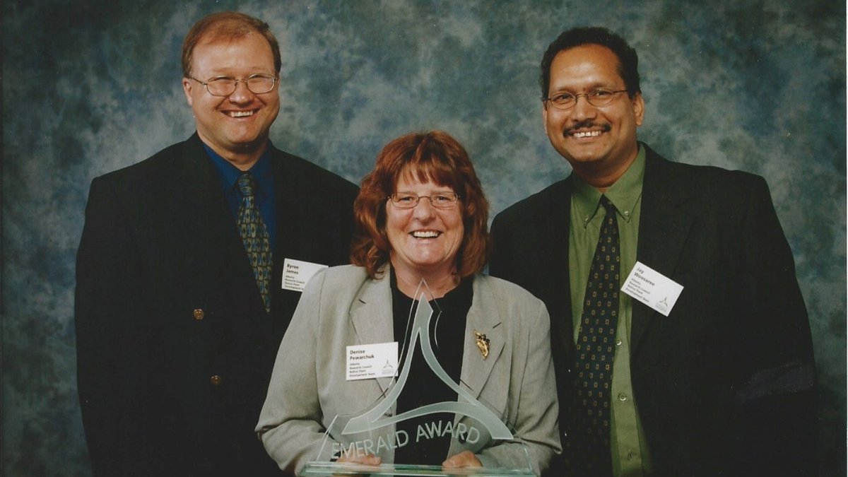 albertaemerald's tweet photo. Back in 1991,  @mclennanrossllp, @Deloitte, and Alberta Environmental Protection (which is now Alberta Environment and Protected Areas) formed the Alberta Emerald Foundation to recognize and celebrate the #environmental #innovation and #leadership of Albertans https://t.co/tEEU5B3uDu