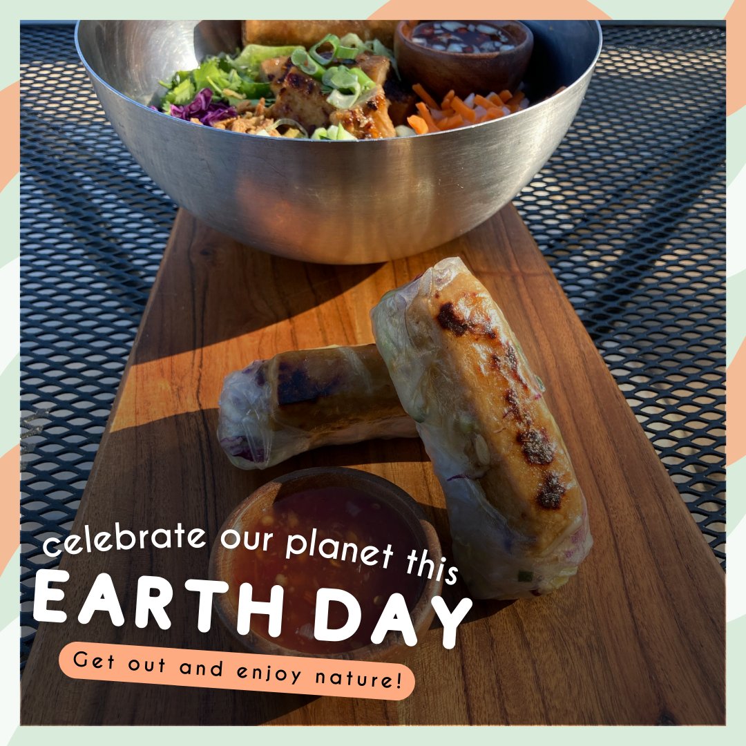 ddmaustl's tweet photo. Happy Earth Day! 🌎 Celebrate our beautiful planet by getting out and enjoying nature today.  And don't forget to bring along a picnic to keep you fueled up!  

We have a ton of great vegan options to celebrate with today 🌿

Online ordering >> https://t.co/BHPAQhzHTH https://t.co/hMjUJvqZ96