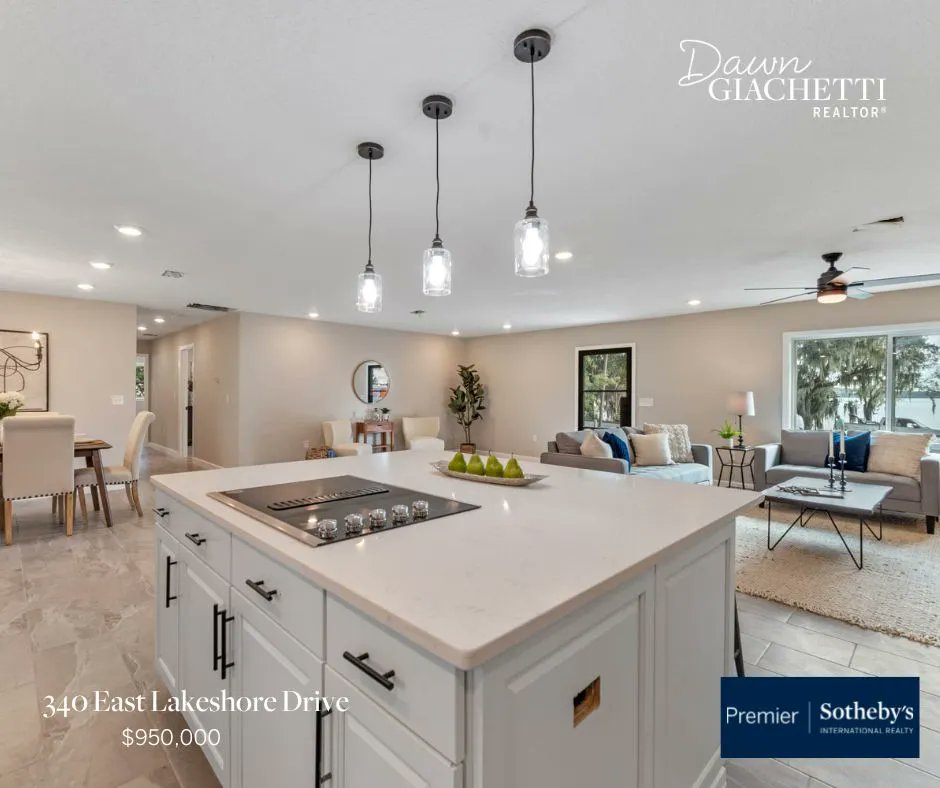 Completely remodeled #LakeMinnehaha home! Come see this gorgeous home. #BePremier #PremierSIR @PremierSIR #LivingInClermont #MovingToClermont #PSIRLookNoFurther  #lakefrontrealestate #lakefrontestate #lakefrontproperty #lakefronthomes #lakefronthouse #lakefrontlot