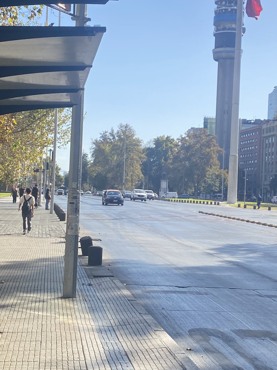 miliv2829's tweet photo. @Red_Movilidad @metrodesantiago Dónde estará el refuerzo de las micros alameda casi sin locomoción https://t.co/s6HrV0dclA