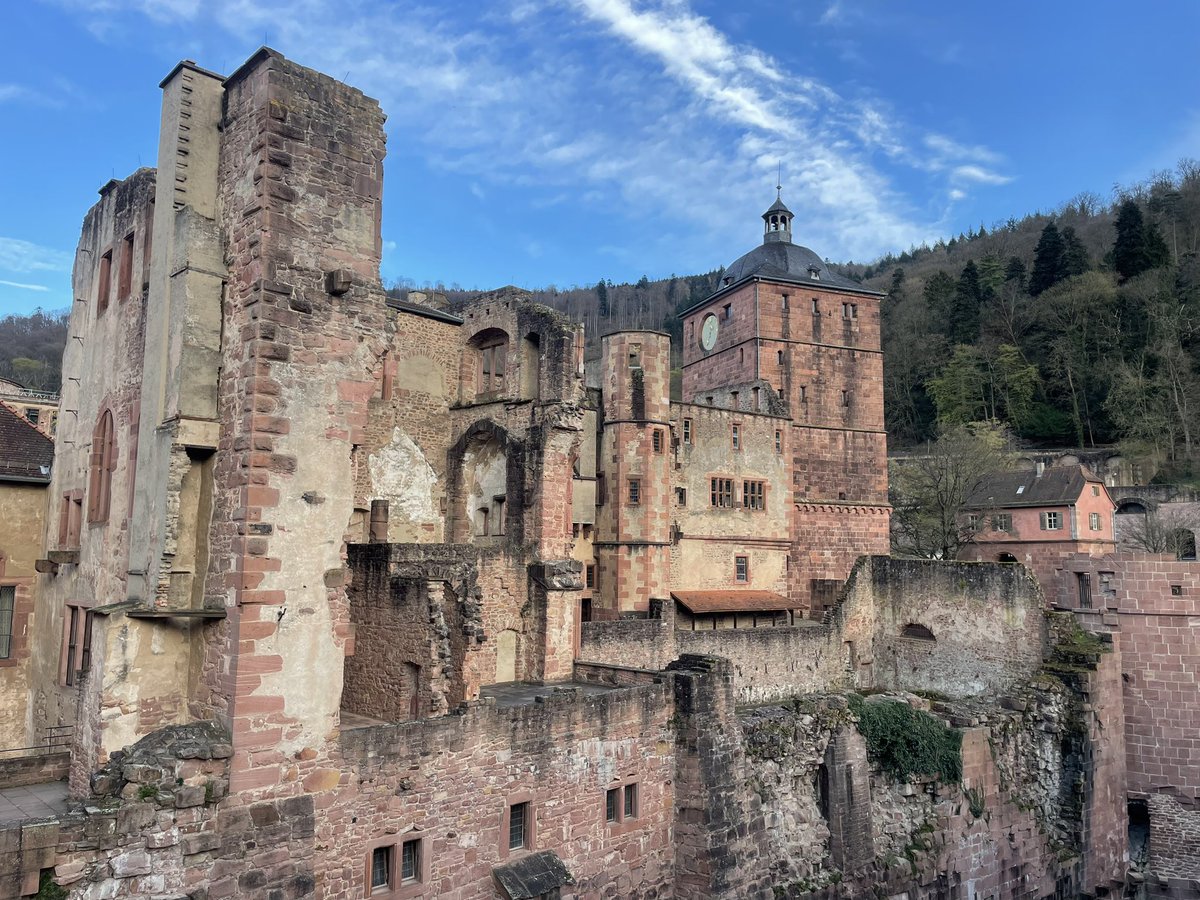 Morgen gaan we deze meneer bezoeken! #koetsieisfoetsie #onderwegnaardebalkan #vanlife