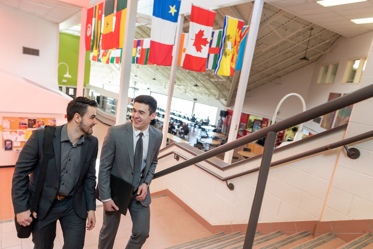 La majoration des bourses et des prêts fédéraux pour les étudiants postsecondaires et l’appui de 197 millions de $ pour les stages pratiques rendront la formation et l’entrée au marché du travail plus accessibles pour les étudiants du <a href="/CCNBOfficiel/">CCNB</a>  4/4