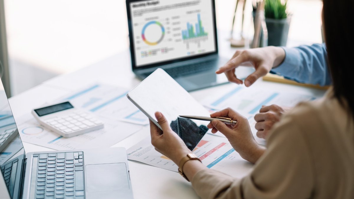 instituto_cpe's tweet photo. Para tomar decisiones primero se debe conocer cuál es el problema que se quiere abordar 🤔. Ingresá al siguiente link 👉 https://t.co/Ntih7vOeEa y conocé cómo definir un problema de analytics correctamente 📊 https://t.co/K6vqdYrGjE