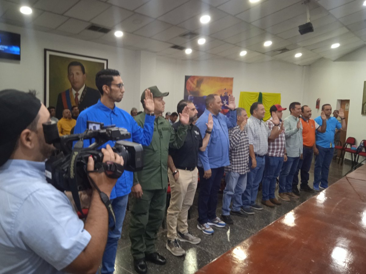 BloqLlanero_MRT's tweet photo. Enmarcado  en la transformación de nuestra industria Nacional queda instalado el Órgano Superior de Industria del Edo @Apure_Rebel_MRT , parte  del @IndustriasVE y su ministro compañero @HAbreuMRT
#ComunaYProducción 
#CorruptosTrasLasRejas
@NicolasMaduro https://t.co/We3eEIgWpS