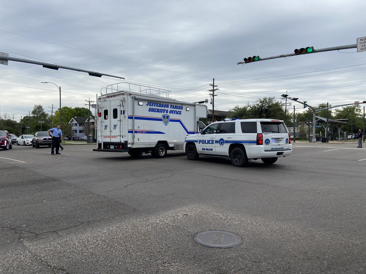 DavidJonesTV's tweet photo. Active search for suspect following stolen vehicle pursuit, S. Claiborne and S. Carrollton. Two suspects in custody, NOPD assisting JPSO in search. @FOX8NOLA https://t.co/aDZvwKwI1D