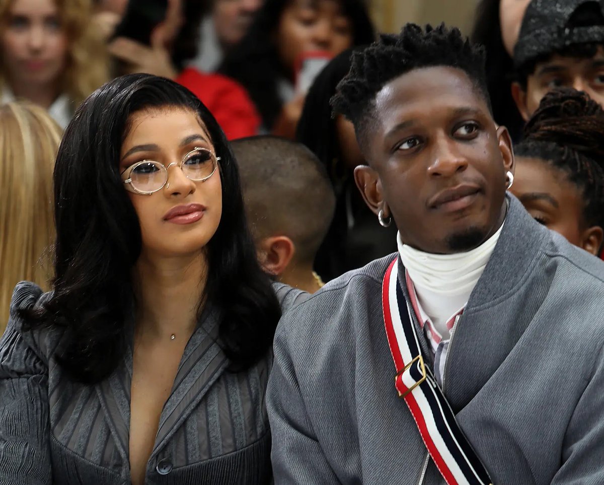 BardiUpdatess's tweet photo. Cardi B’s stylist Kollin Carter has been named one of the most powerful stylists in Hollywood for the first time by The Hollywood Report. https://t.co/LybQ50BAi3