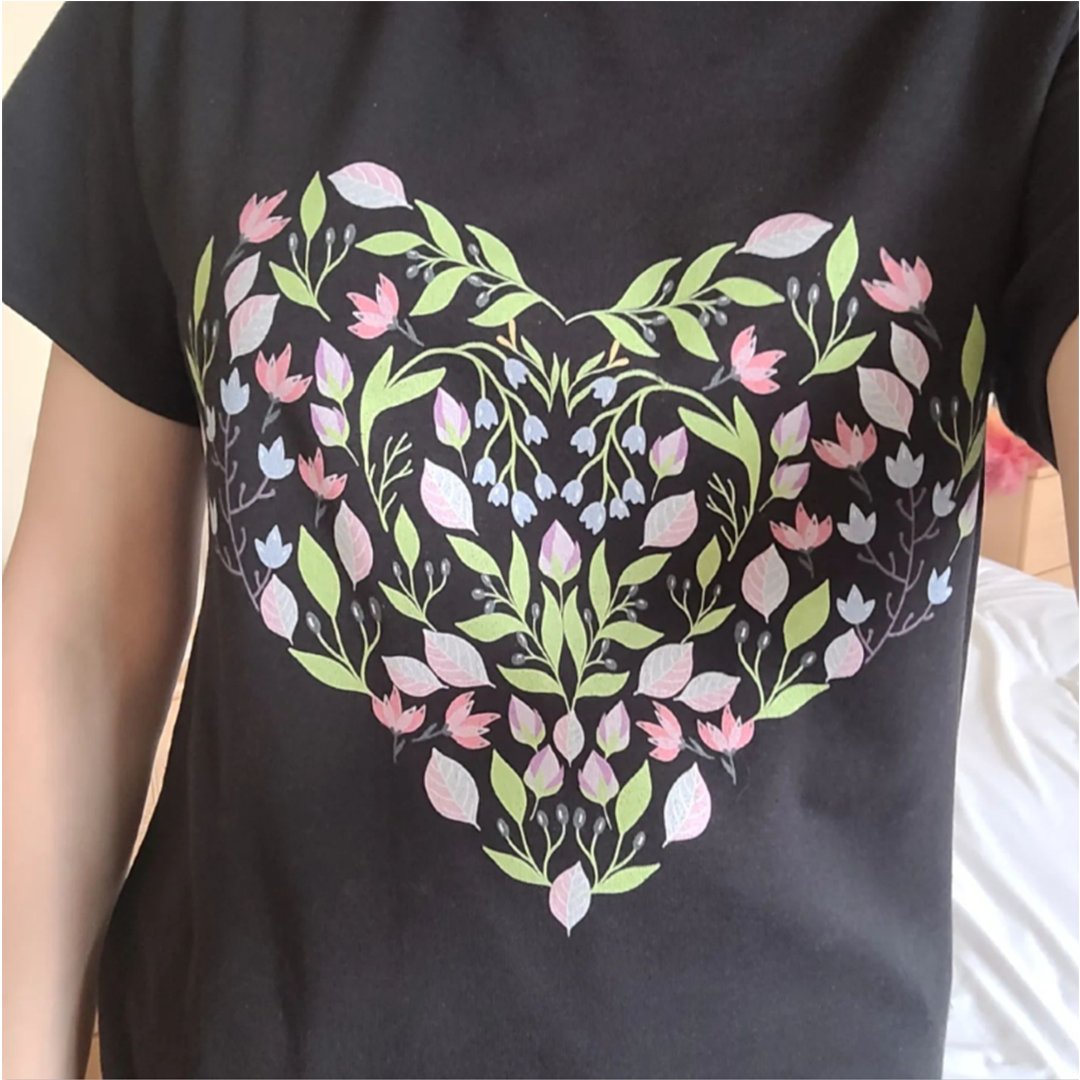 CParr_Studios's tweet photo. SEEING OUR WORK ON PEOPLE IS THE BEST FEELING!
#artndesignco #tshirtdesigners #surfacepatterndesigners #surfacepatterndesigns #surfacepatterns #flowershirt #flowerdesigns #flowerartworks #patterndesigner #patterndesign #floralpatterndesign #fabricdesigns #patternlovers https://t.co/S1OpCumVnh