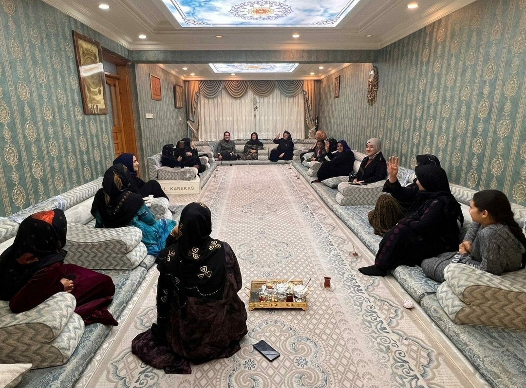 AkHaliliyeKadin's tweet photo. İmambakır mahallemizdeyiz. Başkanımız @gulistansatis ile iftar sonrası düzenlediğimiz ev toplantımızda hanımlar ile bir araya gelip Cumhurbaşkanımız @RTErdogan'ın selamlarını ilettik.

@aysekesir @erkankandemir @KaraFidan @arzubakir23 @ibrahimeyyupogl @dmtstcgvn1 @mbagmanci63 https://t.co/E0LUMKIQ71