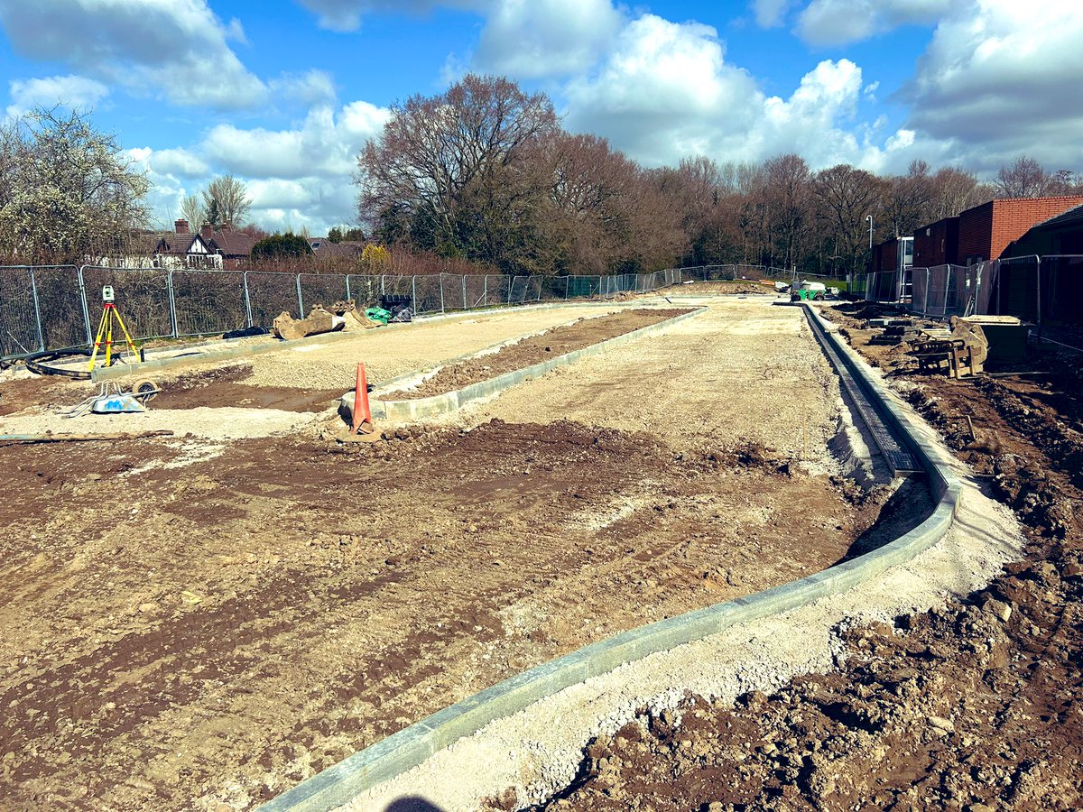 BAKCivilEng's tweet photo. 375mm Drainage being installed for a new sports barn at Wilmslow together with new Access Roads, Car Park / Bus drop off &amp; pick up getting prepared for Macadam also 2000m2 ground floor RC slab &amp; deck. The team are doing a brilliant job delivering the works safely. https://t.co/cklAo4LBT2
