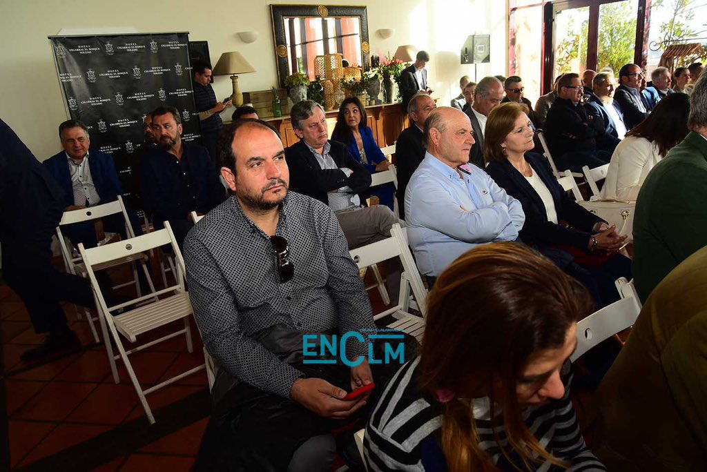 BlancaCorroto's tweet photo. 📸 Esta mañana en el encuentro informativo organizado por #ENCLM con el candidato del Partido Popular a la Alcaldía de Toledo, Carlos Velázquez, junto a los directos de Asaja Toledo Isidoro Vela y Carlos Fernández 
#ENCLMCarlosVeláquez https://t.co/RMk8QvS20u