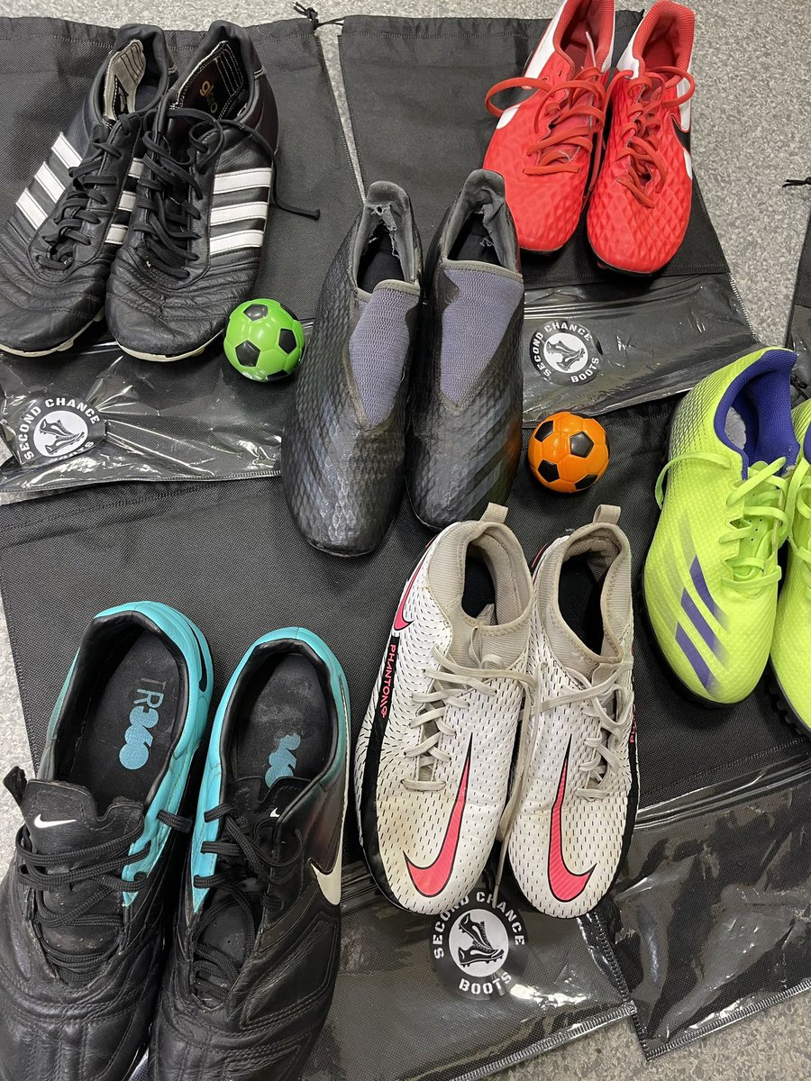 HarrisMertonPE's tweet photo. A massive thank you to Second Chance Boots who donated 6 pairs of football boots to us this week. With the cost of living crisis, these boots are hugely appreciated and will go a long way with our students. Thank you once again for this partnership, such an amazing donation ⚽️🤝🏼 https://t.co/g7HhZn9lPP