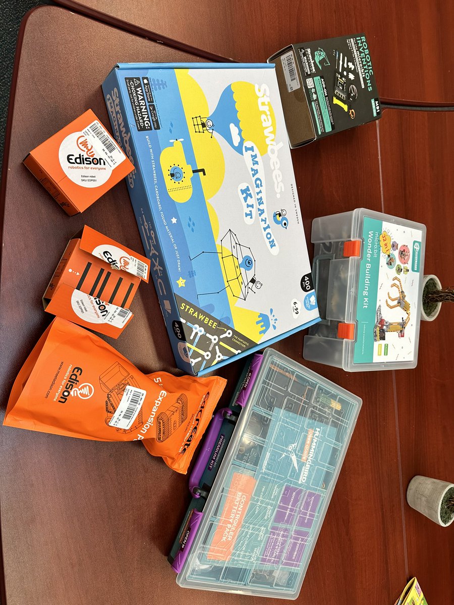 mrsyasmann's tweet image. Busy learning with my new toys from @RobotShop @strawbees @birdbraintech @MeetEdison @microbit_edu @elecfreaks #teched #technologyeducation #steam #coding