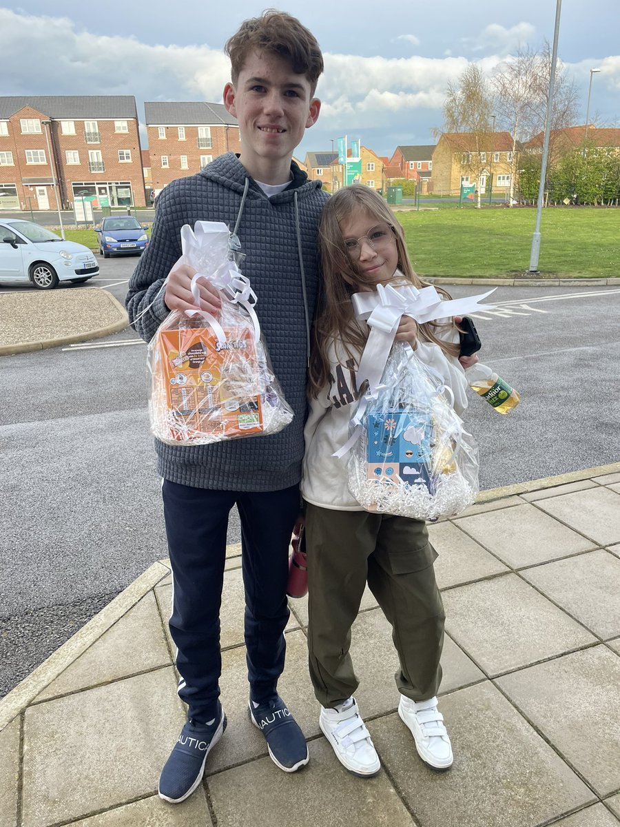 Lisa_Fickling's tweet photo. Fab night at the @staynorHprimary Easter Bingo event! Thank you to all the team for making it wonderful! #Easter2023 #bingo #winners #fosha https://t.co/UAEairaB8v