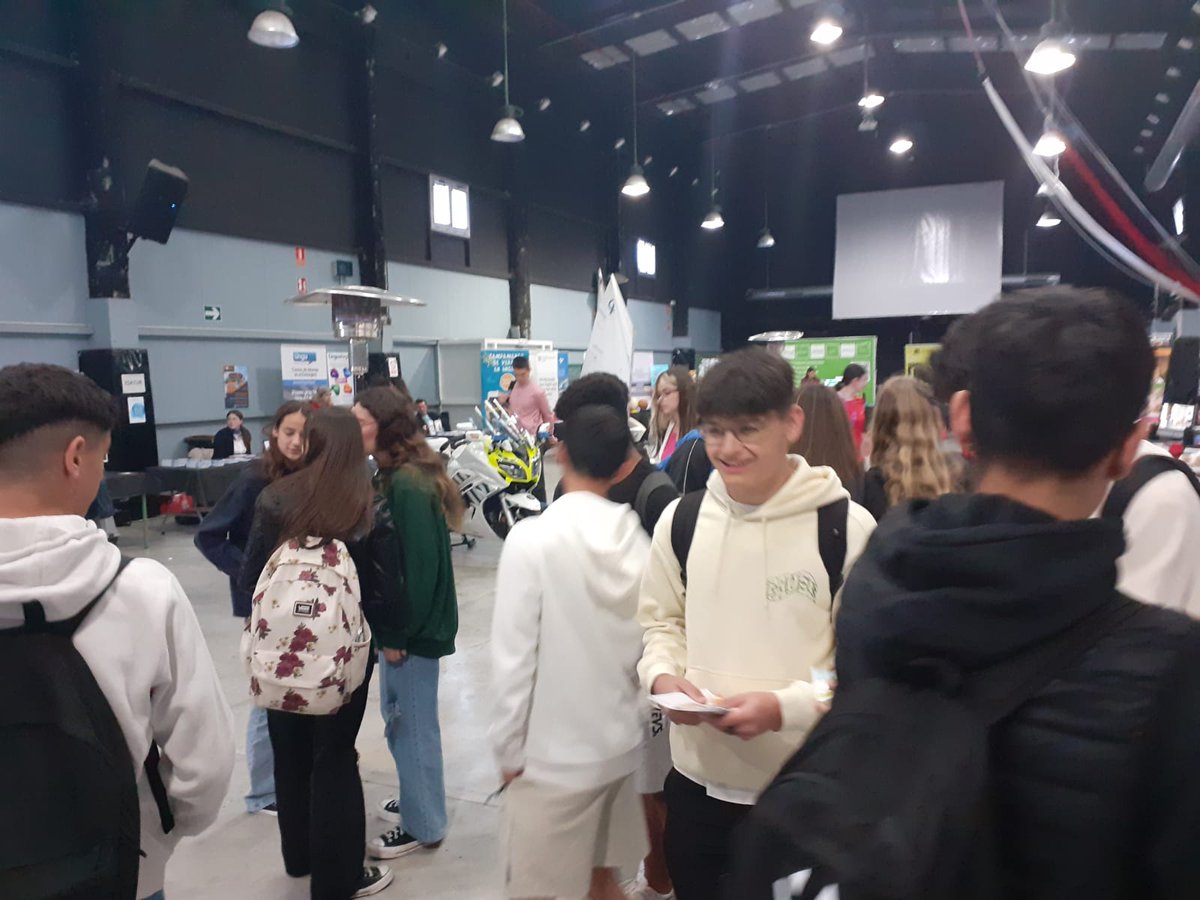 SortsdelaMar's tweet photo. Fira ORIENTAT LLUNÀTICS Dénia 4t ESO https://t.co/jMrPqn9Faw
