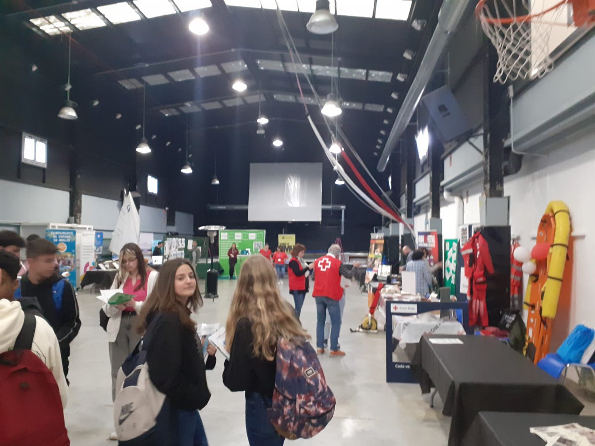 SortsdelaMar's tweet photo. Fira ORIENTAT LLUNÀTICS Dénia 4t ESO https://t.co/jMrPqn9Faw