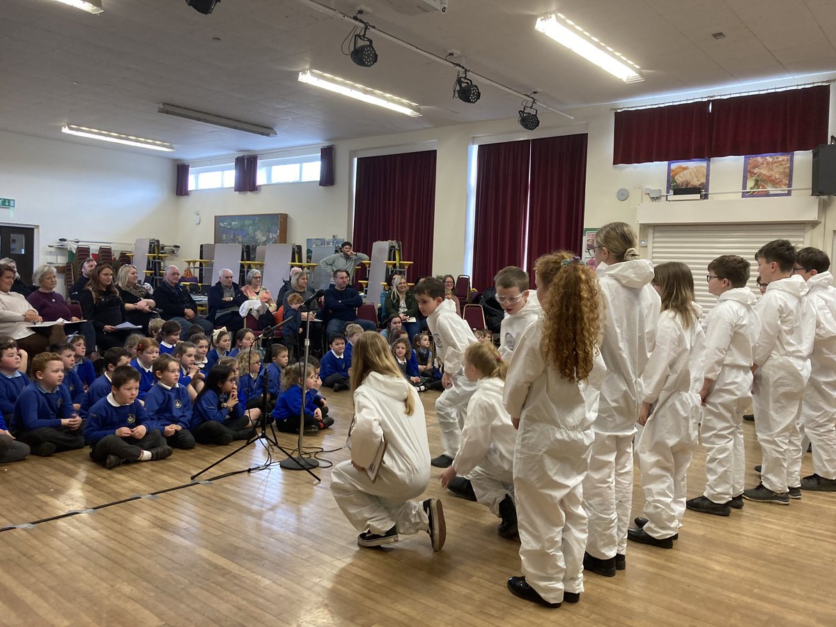 creuHAU (@creuhau_cymru) on Twitter photo Diolch Ysgol Bro Aled, Llansannan am y croeso dros yr wythnosau dwytha! Prosiect wyddonol LAB FFAB!🚀🧬🧪🥼🔬#ysgolioncreadigolarweiniol <a href="/Celf_Cymru/">Cyngor Celfyddydau Cymru</a> <a href="/gweithdai/">Gweithdai Gwion</a> @CydagCynradd Da iawn blant 🙌🏼 Diolch Ysgol Bro Aled, Llansannan am y croeso dros yr wythnosau dwytha! Prosiect wyddonol LAB FFAB!🚀🧬🧪🥼🔬#ysgolioncreadigolarweiniol <a href="/Celf_Cymru/">Cyngor Celfyddydau Cymru</a> <a href="/gweithdai/">Gweithdai Gwion</a> @CydagCynradd Da iawn blant 🙌🏼
