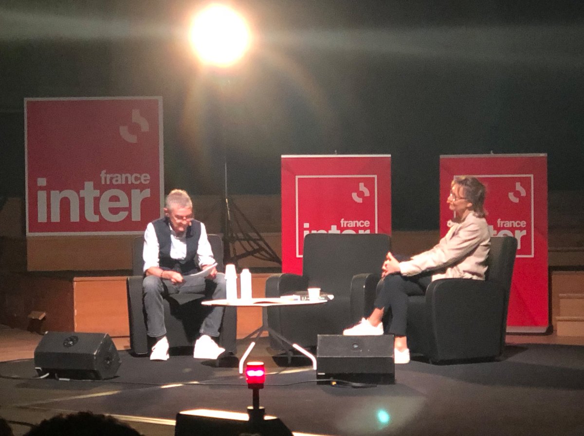 CLEMI Versailles (@clemiversailles) on Twitter photo 🎙️🔊 Des classes de l’<a href="/acversailles/">Académie de Versailles</a> ont assisté à l'enregistrement en direct d' « Affaires sensibles » sur <a href="/franceinter/">France Inter</a>, au studio 104 @Maisondelaradio, avant d'échanger avec @FabriceDrouelle et Aurélie Luneau, historienne.
🔊 Episode : radiofrance.fr/franceinter/po…
#radio #SPME2023 🎙️🔊 Des classes de l’<a href="/acversailles/">Académie de Versailles</a> ont assisté à l'enregistrement en direct d' « Affaires sensibles » sur <a href="/franceinter/">France Inter</a>, au studio 104 @Maisondelaradio, avant d'échanger avec @FabriceDrouelle et Aurélie Luneau, historienne.
🔊 Episode : radiofrance.fr/franceinter/po…
#radio #SPME2023