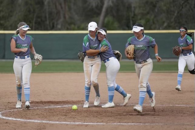 LakehawkSB's tweet photo. One of our players sent me this photo and said , “This team summed up in one picture”

I couldn’t agree more! #AllSmiles #BeGr8ful https://t.co/xJdpUfGxVU