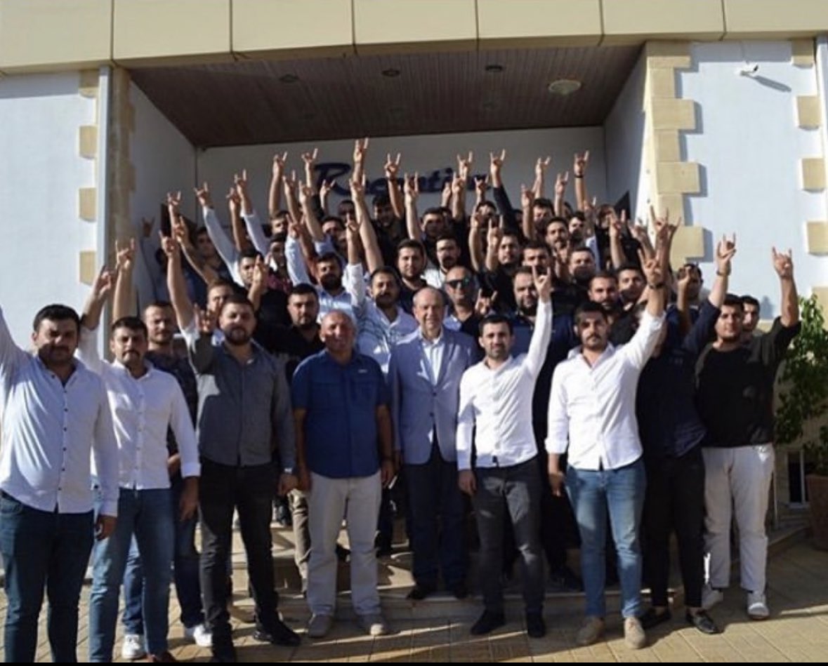 Kuzey Kıbrıs Türk Cumhuriyeti Cumhurbaşkanı  <a href="/ErsinrTatar/">Ersin Tatar</a> ‘ın Londra ziyaretinde EOKA artıklarının attıkları sloganlar,tarihte aldıkları dersin günümüzde ki sızlanışlarıdır. Biz Ülkücü-Milliyetçi Türk gençleri olarak bir kez daha haykırıyoruz.KIBRIS TÜRK’TÜR TÜRK KALACAK!🇹🇷