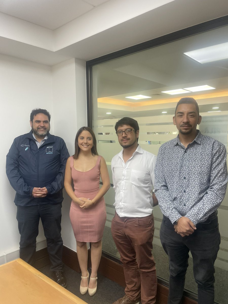 MTTStgo's tweet image. #AgendaMTT : SEREMITT @R_Santa_Cruz se reunió esta semana con la diputada @camila_musante para avanzar en mejoras del transporte en su distrito. Seguimos trabajando por un #ChileMejorConectado🇨🇱