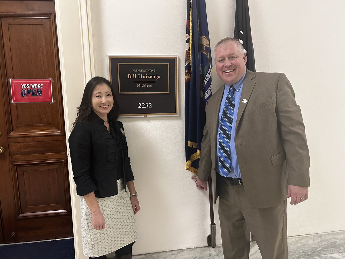 Dr_Maring's tweet photo. Great to collaborate with @jmessenger34 today! #memspa #massp #bettertogether #middlelevelmatters #nassp #naesp https://t.co/z3rF5XxuDc