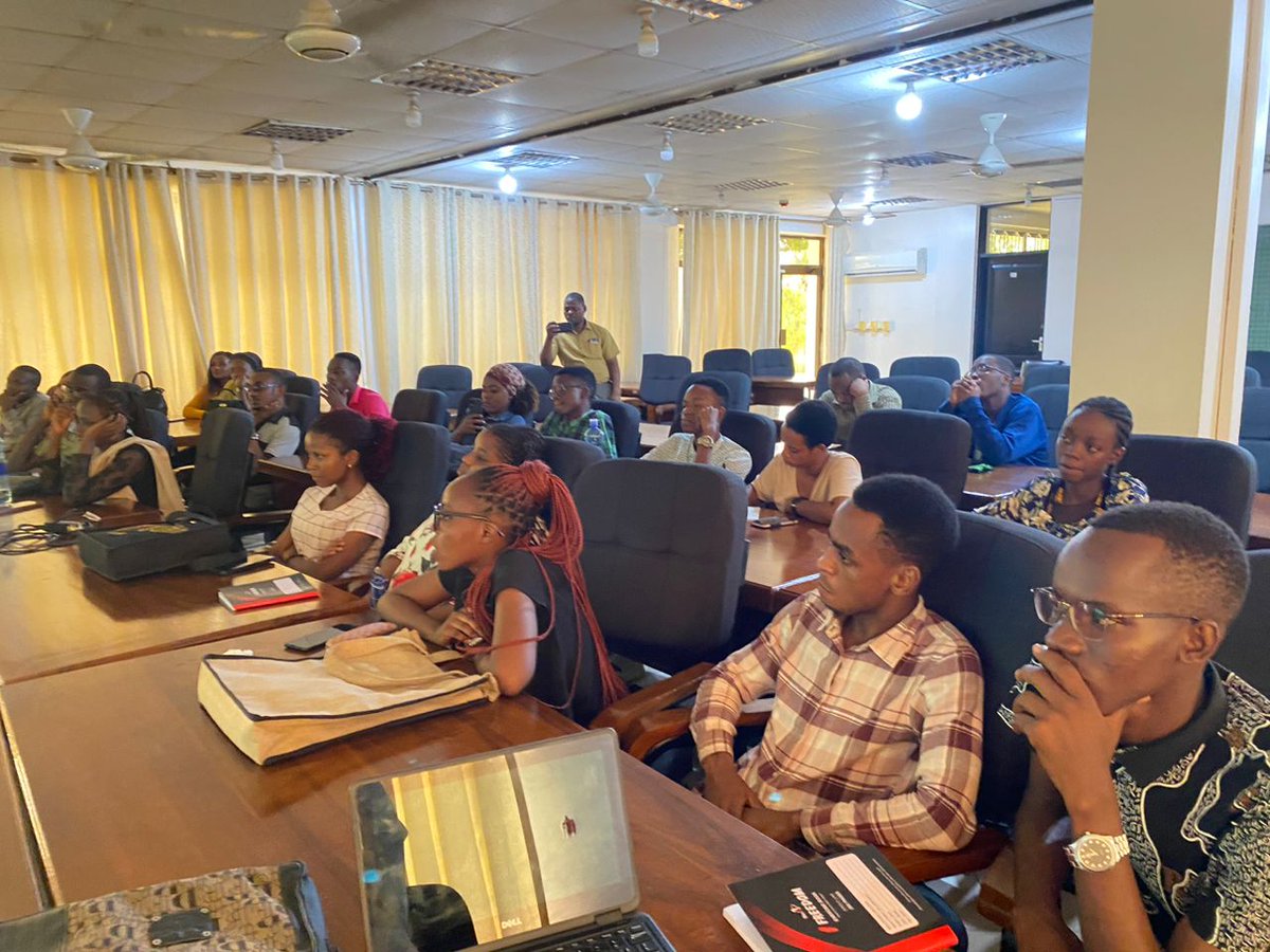 tapsatanzania's tweet photo. TODAY at @muhimbiliuniver .
@tapsatanzania jointly with @tamsatanzania in training from #SAEX TANZANIA on HIV oral self test.
Appreciation to SAEX TANZANIA for this campaign 👏👏
#Youths @wizara_afyatz https://t.co/1F0tkhmXgc