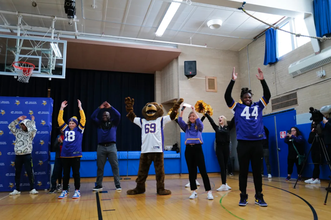 Lindsey Young (@lindseymnsports) on Twitter photo .<a href="/NoExcuses_23/">Joshua Metellus</a> & <a href="/johnnyrandle93/">john randle</a> helped the <a href="/Vikings/">Minnesota Vikings</a> host surprise pep rally for Glen Lake Elementary students.
Since January, the kids have raised more than $700,000 for inclusive playground equipment that will benefit peers utilizing wheelchairs.
📰: vikings.com/news/glen-lake… .<a href="/NoExcuses_23/">Joshua Metellus</a> & <a href="/johnnyrandle93/">john randle</a> helped the <a href="/Vikings/">Minnesota Vikings</a> host surprise pep rally for Glen Lake Elementary students.
Since January, the kids have raised more than $700,000 for inclusive playground equipment that will benefit peers utilizing wheelchairs.
📰: vikings.com/news/glen-lake…