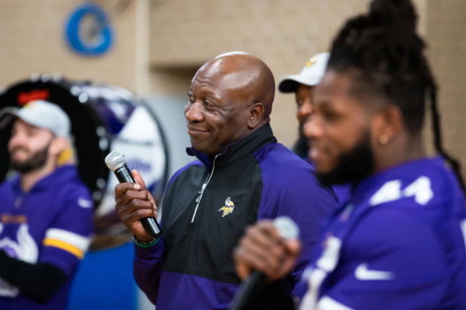 Lindsey Young tweet media