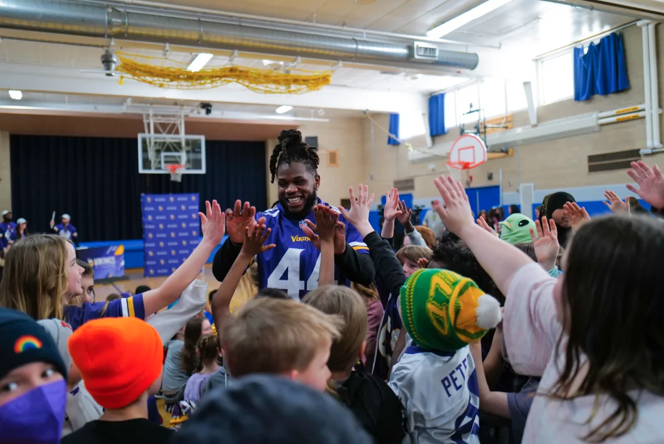 Lindsey Young tweet media