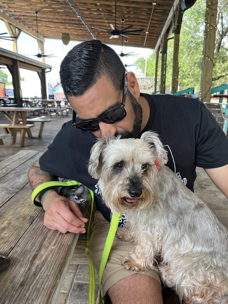 curiosidadcitfk's tweet photo. Changa y pico. Aquí en el brewery. #Houseofbeer https://t.co/lBLk00HZFd