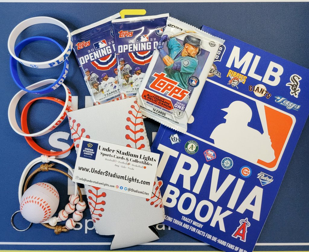 #MLB #OpeningDay Giveaway! Win the items pictured below, PLUS a team (of your choice) prize pack! ⚾️

To enter to win:
1️⃣ Retweet this tweet
2️⃣ Follow <a href="/StadiumLites/">Under Stadium Lights</a>
3️⃣ Reply with which MLB team you think will win on Opening Day (3/30). 

Winner drawn 3/31. Thanks &amp; good luck! 🍀