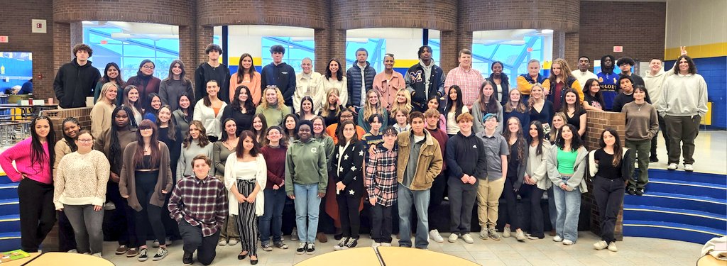staples_heather's tweet photo. Today's JA High School Heroes Day at Ridgeway Elementary! Our Senior Hawks and the Whole Crew of 70 HSH JA Volunteers! A great way to kick off Spring Volunteer Season! Thank You, @JA_USA for the opportunity &amp; experience! #mthawkpride #janj https://t.co/nxHtrWZgqk
