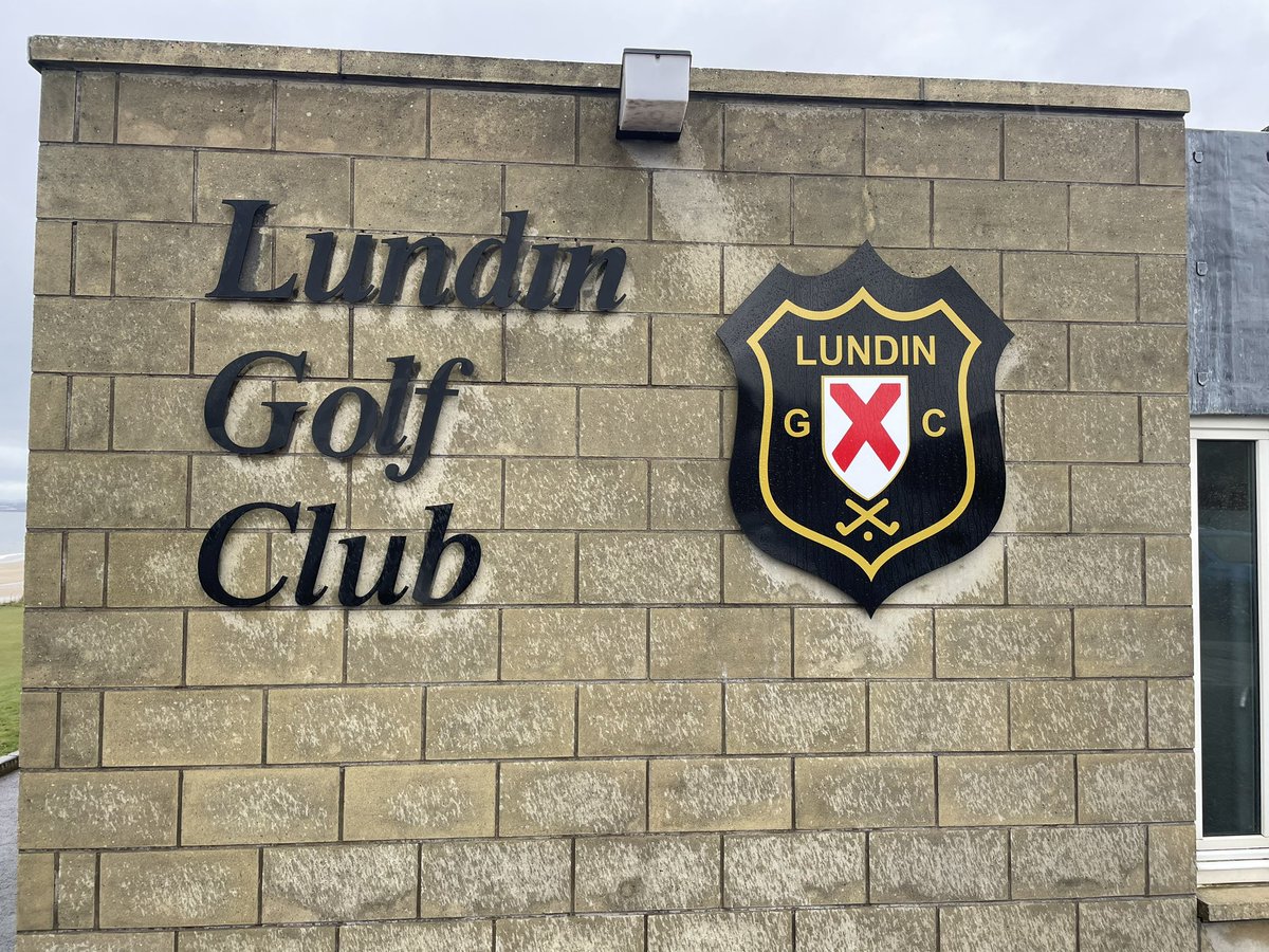 ARichardsonPro's tweet photo. Great day with clients @lundingolfclub on Day 1 of our St. Andrews Trip. First time playing this golf course and I absolutely loved it! We will be back again. #Golf #Scotland #LinksGolf #Trips #Clients #Seaside 🏴󠁧󠁢󠁳󠁣󠁴󠁿 ⛳️@vandageorge07 @peterb8181 @Davidbridge55 https://t.co/mZR74Bv12H
